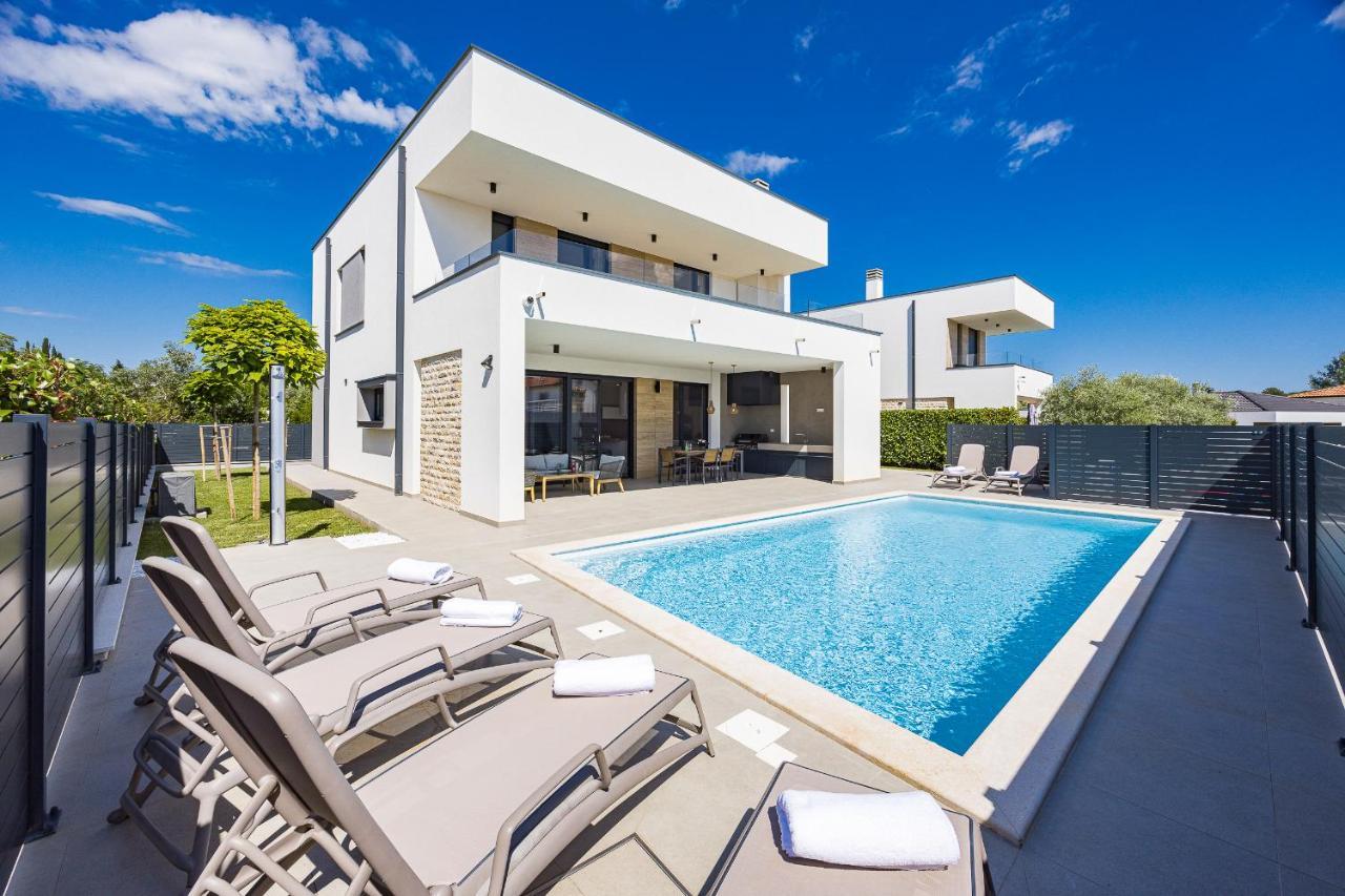 Villa Moon Near The Sea 파자나 외부 사진