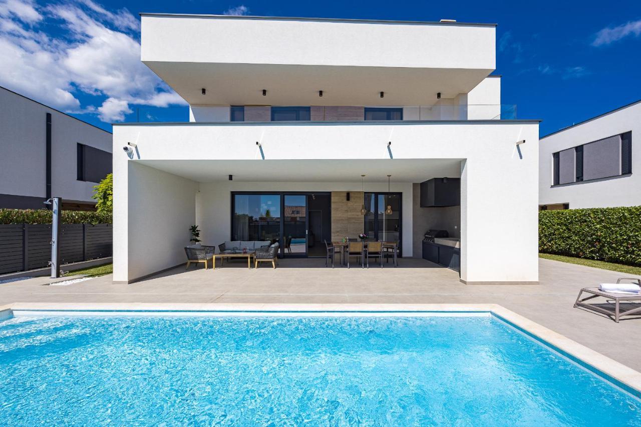 Villa Moon Near The Sea 파자나 외부 사진