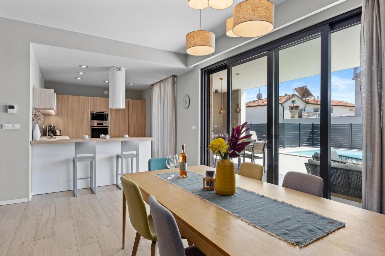 Villa Moon Near The Sea 파자나 외부 사진